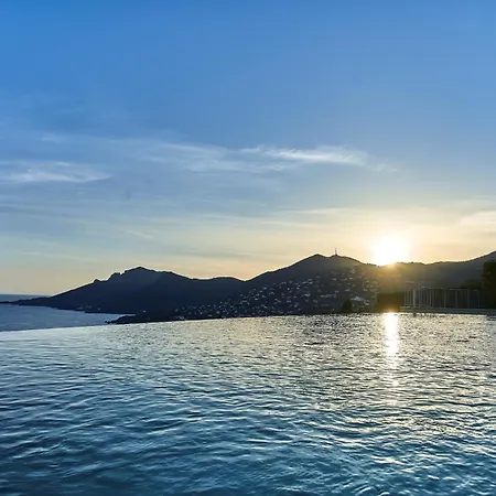 Charmante Vue De Reve, Aussergewoehnlich Grosser Pool, Meerblick بيت للعطل