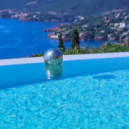 بيت للعطل Charmante Vue De Reve, Aussergewoehnlich Grosser Pool, Meerblick تيول سور مير