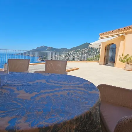 بيت للعطل Charmante Vue De Reve, Aussergewoehnlich Grosser Pool, Meerblick تيول سور مير